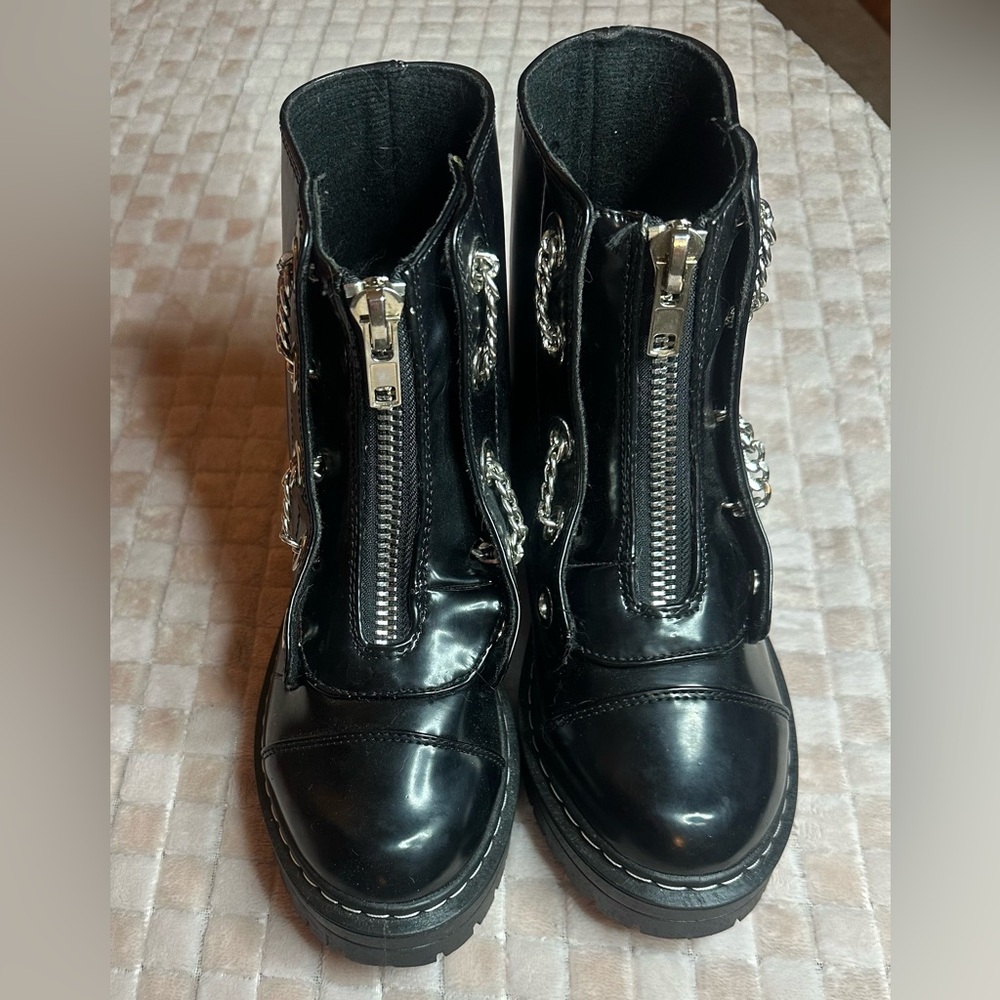 Stylish Black Boots with Silver Accents Sugar Zip Up